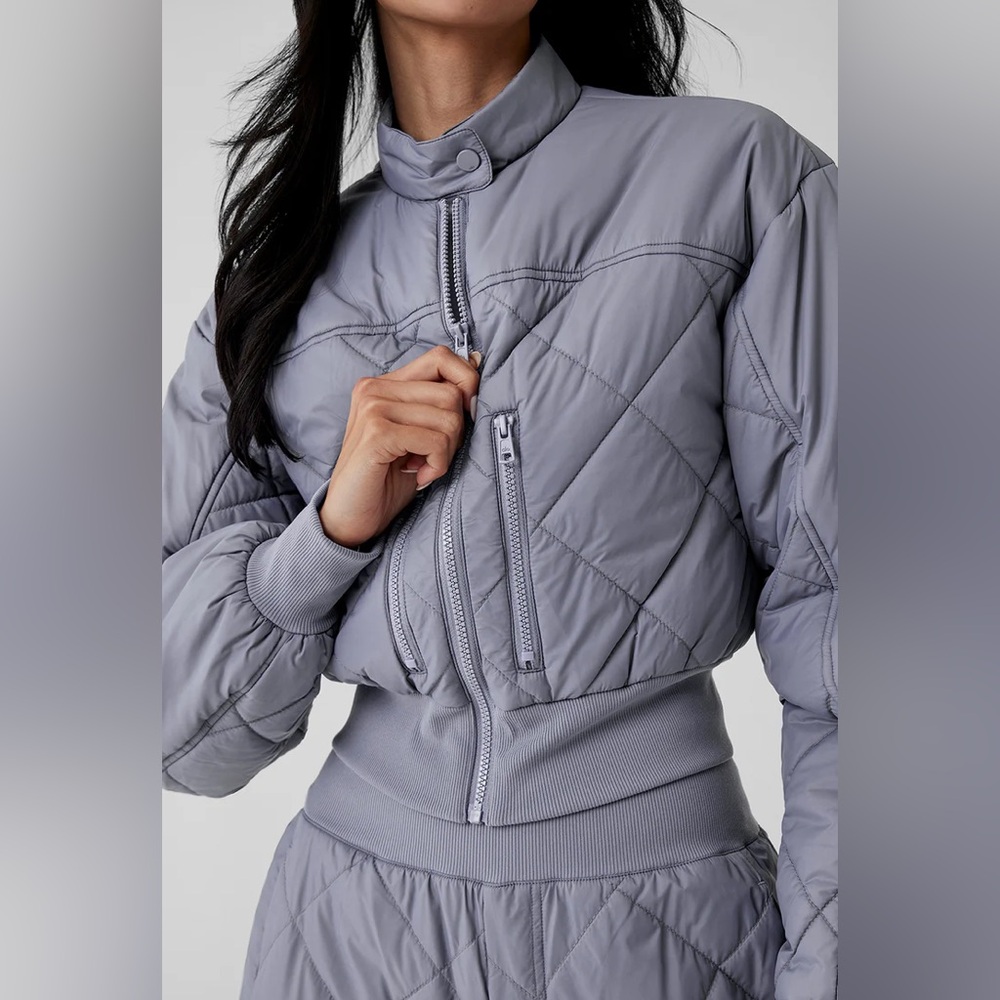 Never worn, new without tags Alo snowrider puffer jacket.